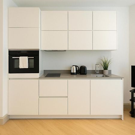 Bright Studio Flat - Walk To River Thames & Kingston Town Surbiton 外观 照片